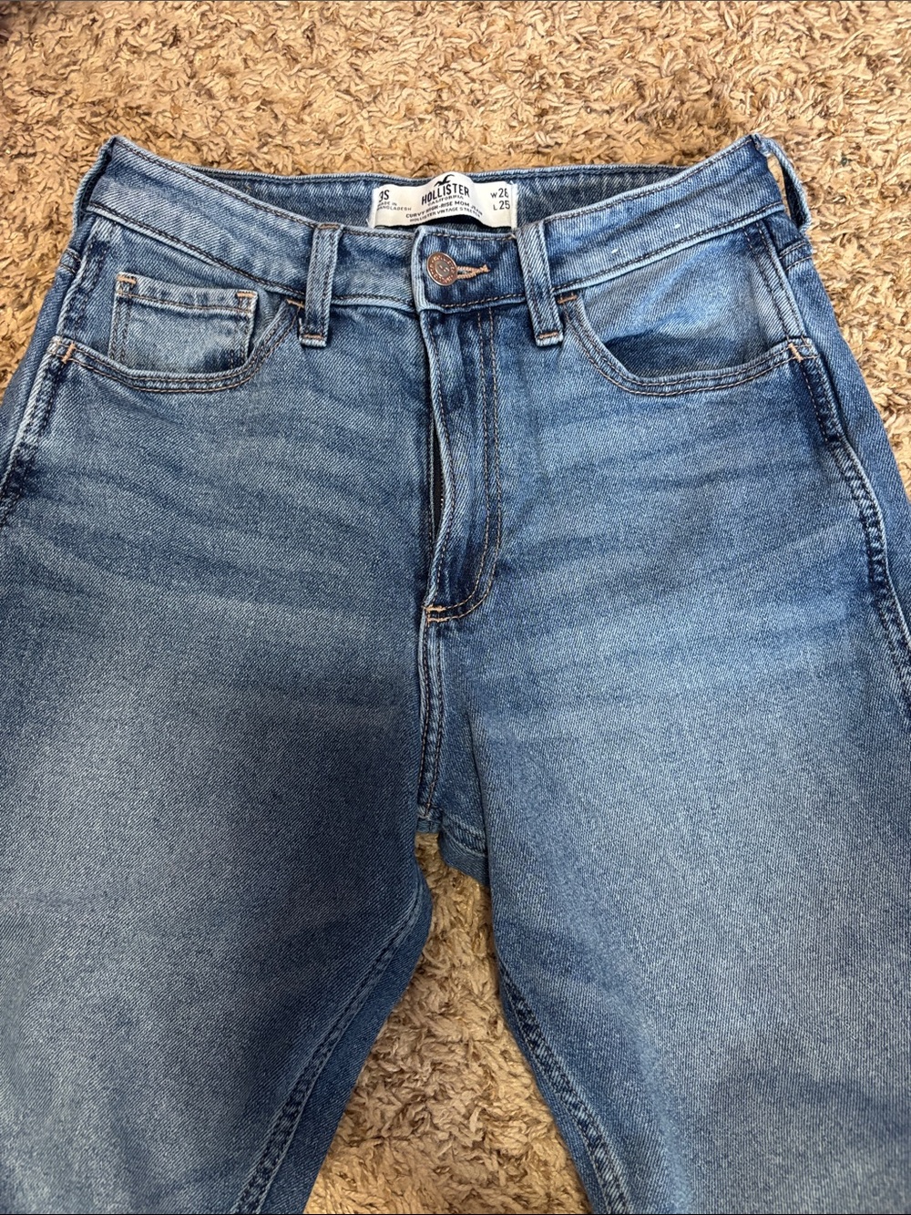 Hollister Curvy High Rise mom jeans